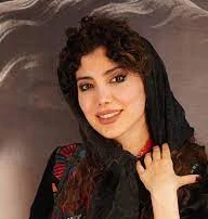 تصویر دکتر رویا لطفی یگانه - یکی از بهترین جراحان بینی خانم در تهران